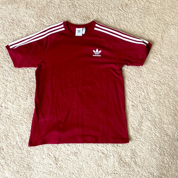 adidas Tops - Like new Adidas Women’s Medium Maroon T-Shirt